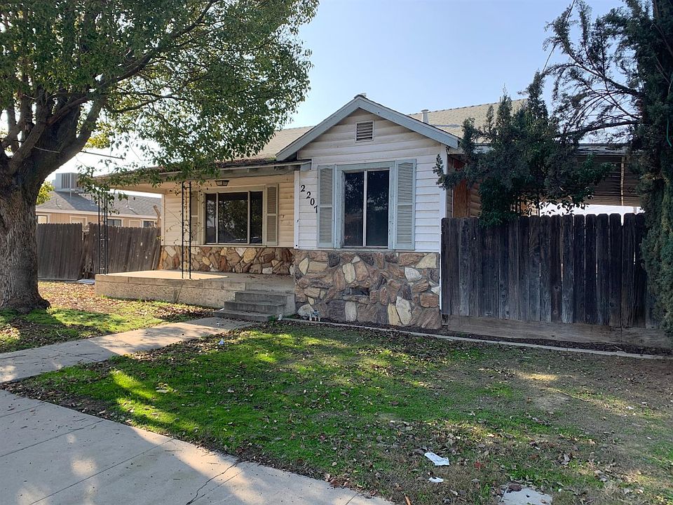 1st image of 2207 Olive St #123
