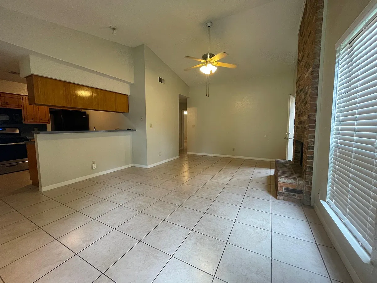 Building Photo - 1411 Waterloo Trl #B