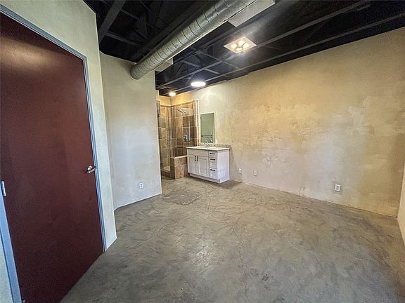 4th image of 829 W Daggett Ave #H