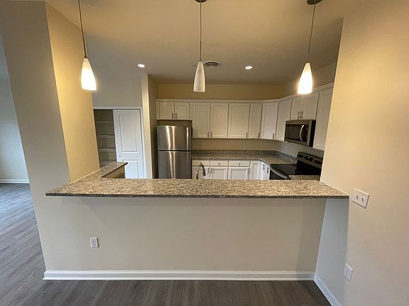 4th image of 192 Erie Blvd #401