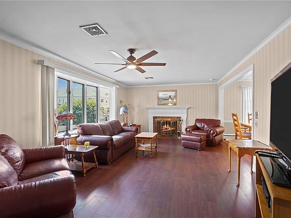 3rd image of 22 Stonelaw Ave