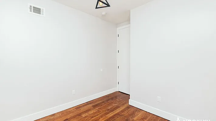 Rented by Nooklyn NYC LLC | media 38