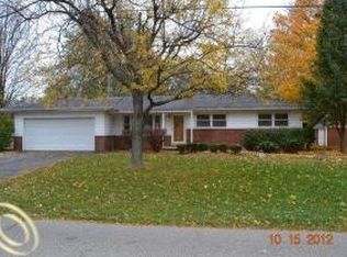 60561 Lillian St, South Lyon, MI 48178