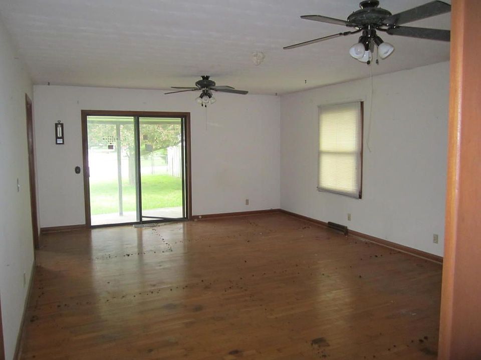2nd image of 3161 E Linwood St