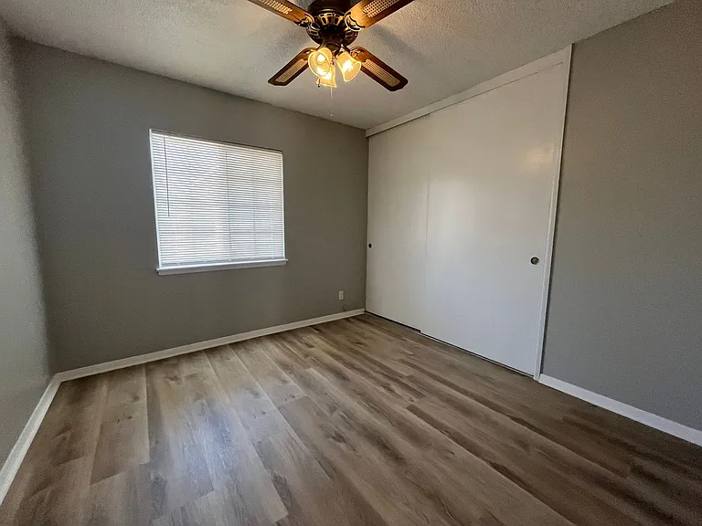 1212 Carson St — Photo 6