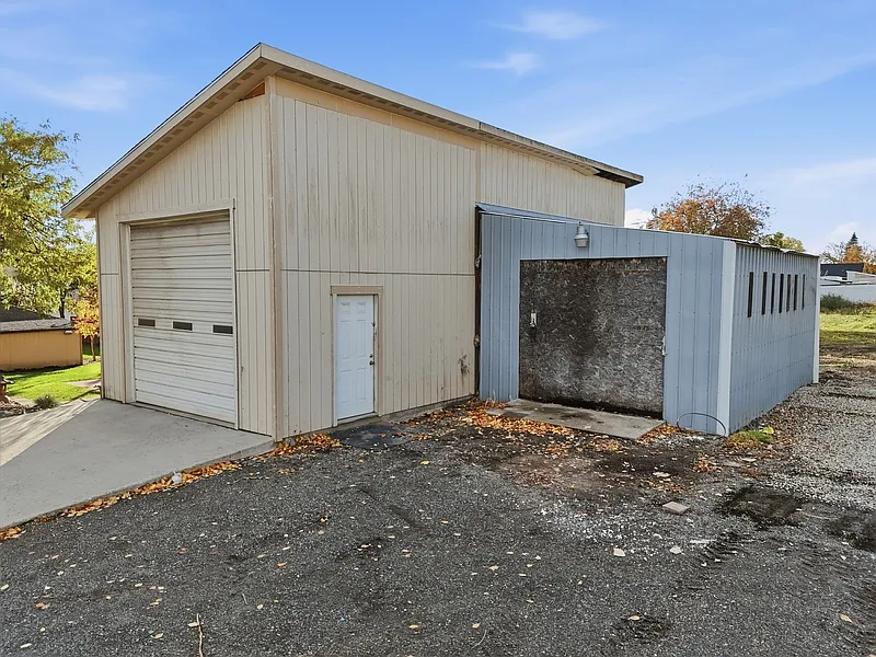 Studio, 1.0 bath, 43560 sqft, $1,500 — Photo 3