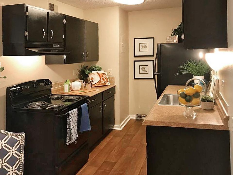 SPACIOUS KITCHEN