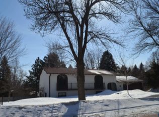 2321 S Mockingbird Cir, Sioux Falls, SD 57103