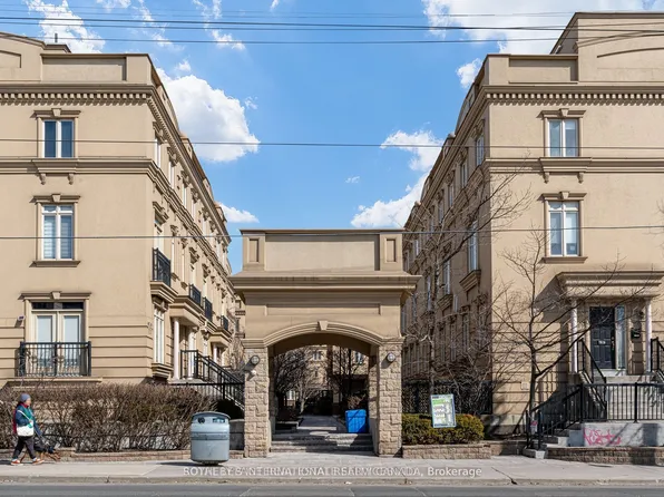 80 Carr St #Townhouse 31, Toronto, ON M5T 1B7