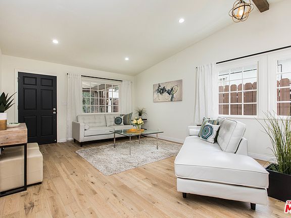 2nd image of 5013 Zelzah Ave