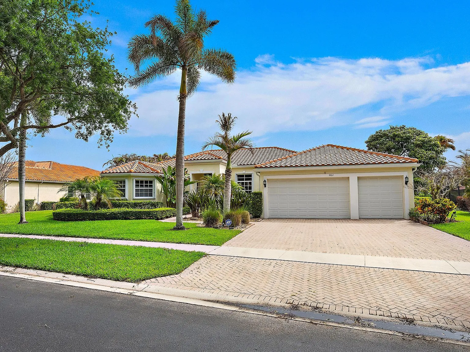 4 bed, 3.0 bath, 2776 sqft, $18,000 — Photo 2