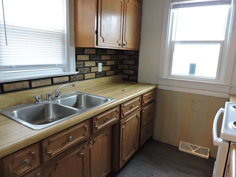 717 Dawson St — Photo 3