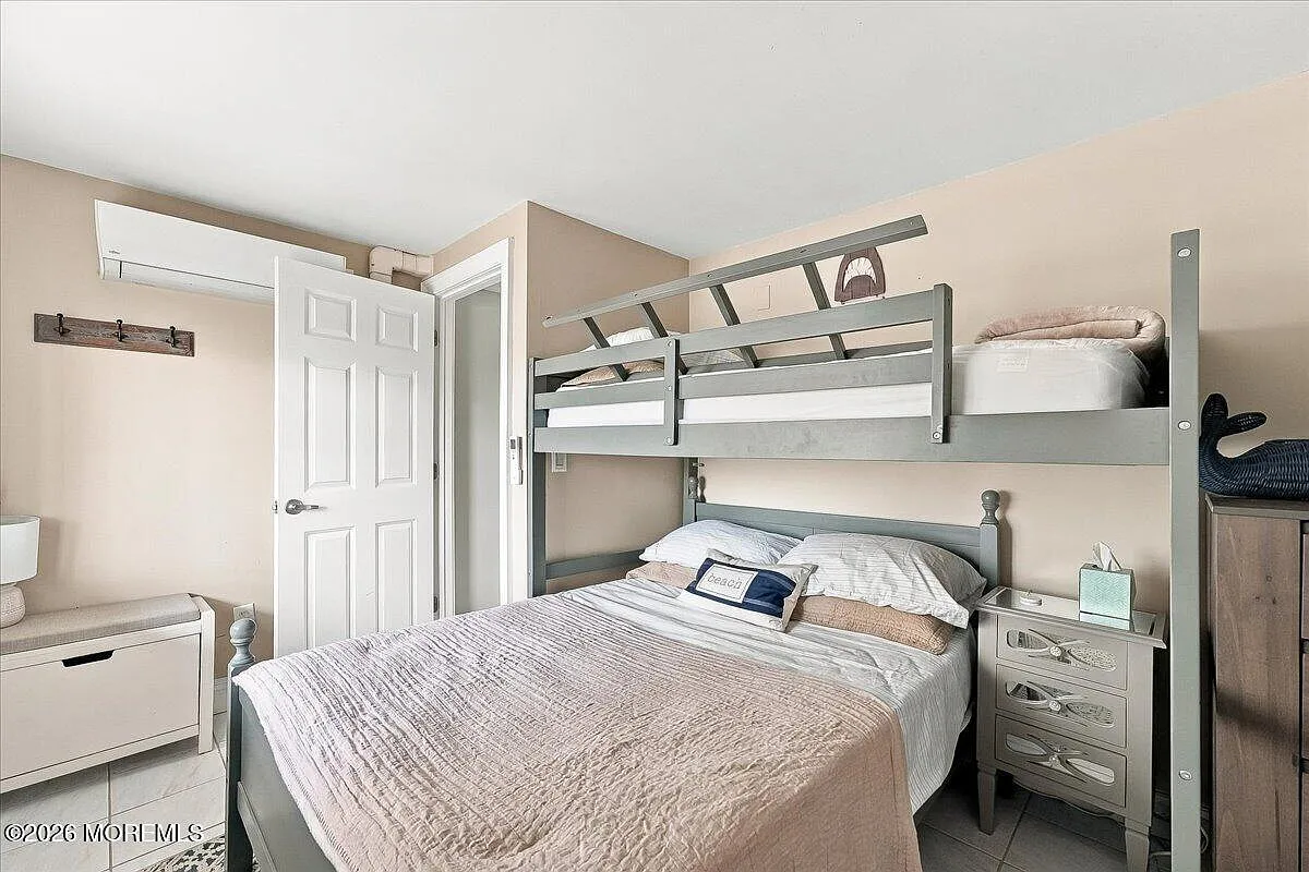 2 bed, 800 sqft, $2,000 — Photo 3