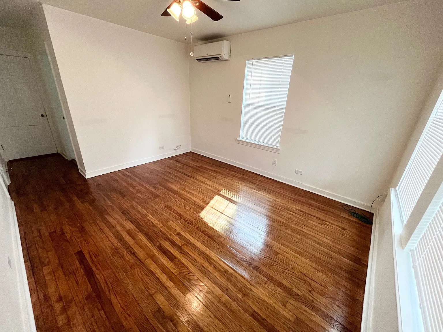 1 bed, 770 sqft, $1,300 — Photo 3