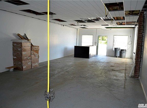 5th image of 467 Hempstead Ave