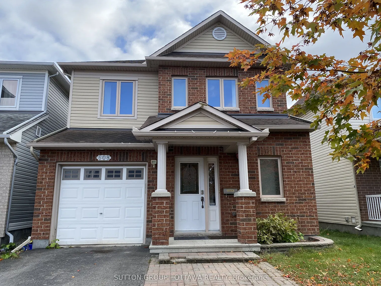 4 bed, $2,900 — Photo 1