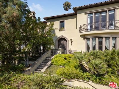 1041 Summit Dr, Beverly Hills, CA, 90210