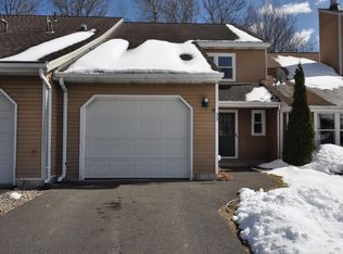 55 Grant Hill Ct, Clifton Park, NY 12065