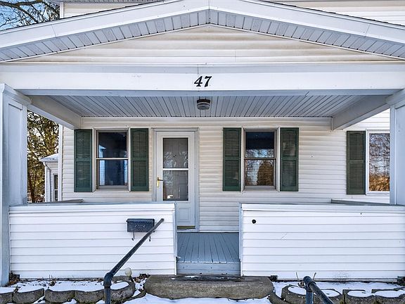 3rd image of 47 Pleasant St