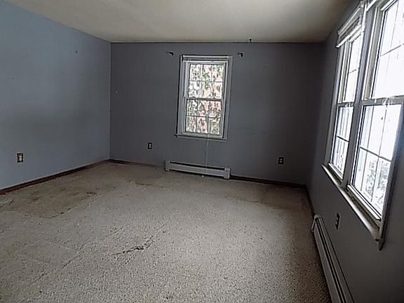 5th image of 13 Pinkham Ave