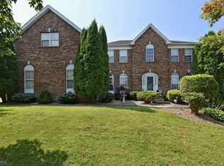 1614 Adams Dr, Stewartsville, NJ 08886