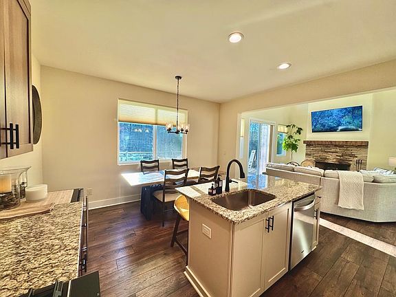 4th image of 939 Sunset Rd