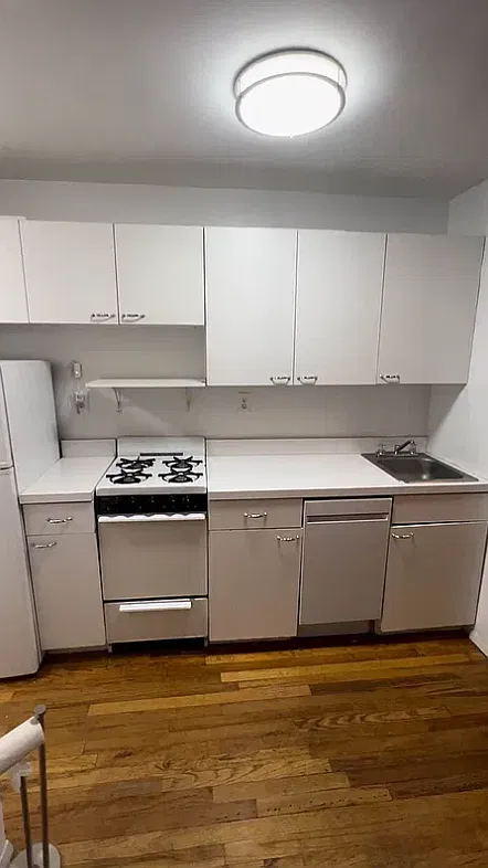 144 West 10th Street — Photo 1