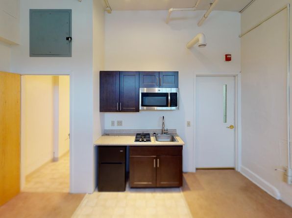 75 Bank St APT B63