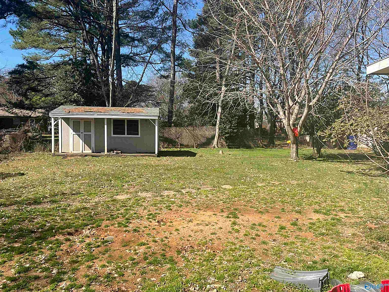709 Marion Dr — Photo 8