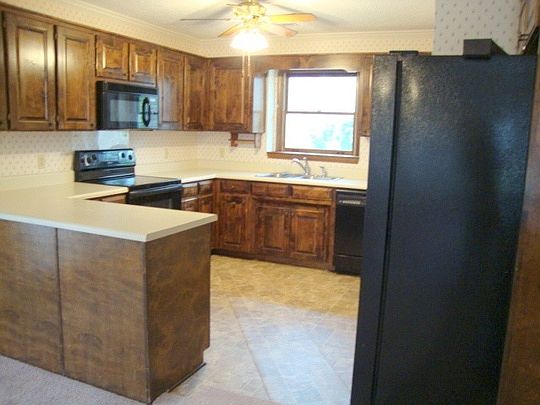 2nd image of 325 Sunridge Dr