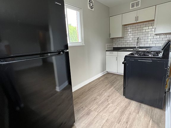 4th image of 2174 Sullivant Ave Unit F