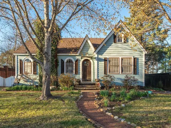 113 E Poplar St, Clarksville, AR 72830