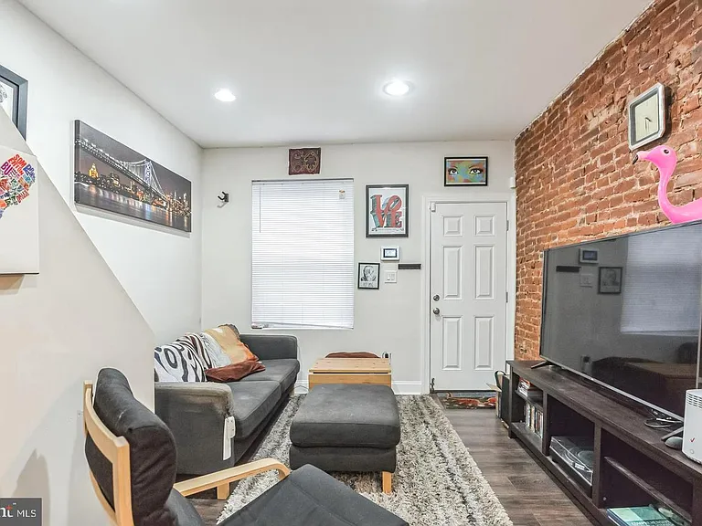 1814 E Albert St — Photo 4