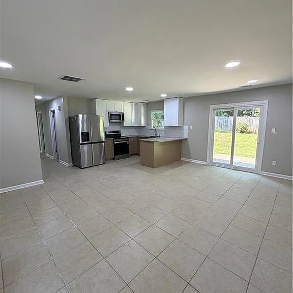 4635 Lois Dr — Photo 2