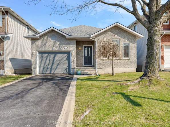 34 Schooner Dr, Kingston, ON K7K 7J8
