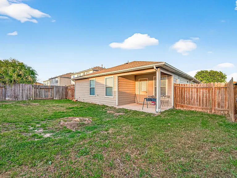 2731 Roaring Oaks Ln — Photo 38