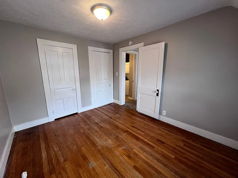 1140 Fremont Ave NW — Photo 8