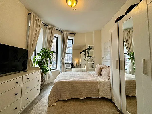 Rented by Bohemia Realty Group | media 2