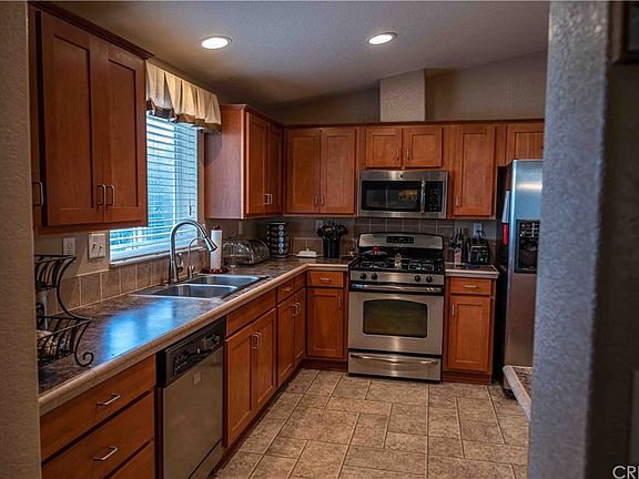 3rd image of 15455 Glenoaks Blvd Spc 418