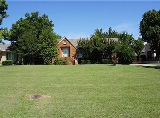 1127 Glenwood Ave, Nichols Hills, OK 73116