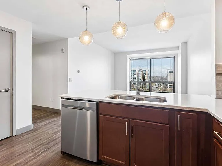 Midtown Crossing Apartments — Photo 117