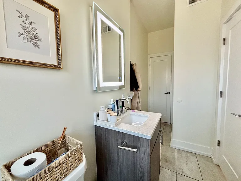 Roanoke Apartments — Photo 12