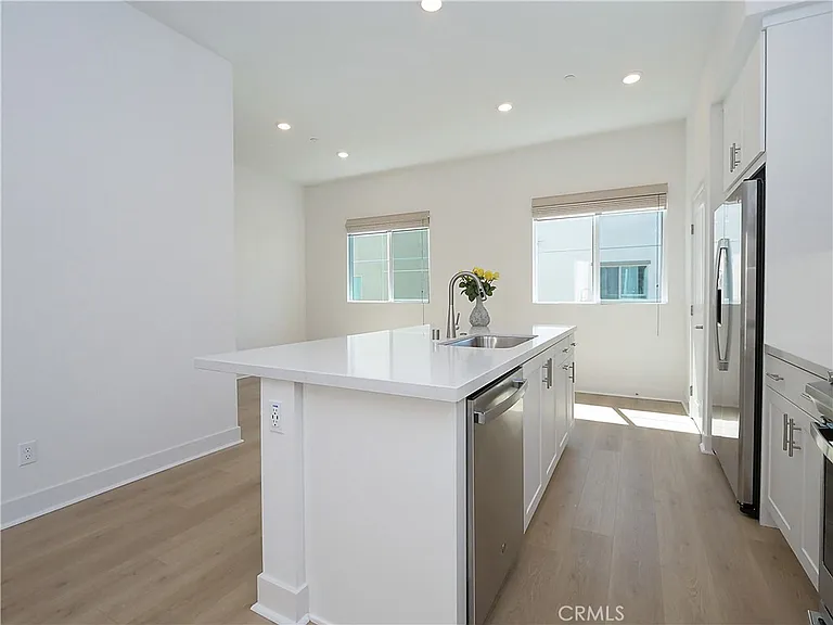 1645 W Hornet Dr — Photo 8