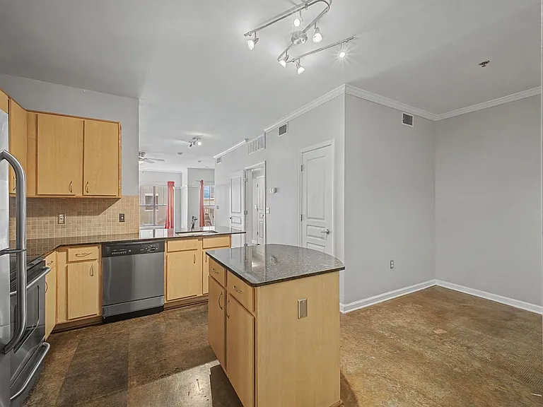 1803 Broadway — Photo 17