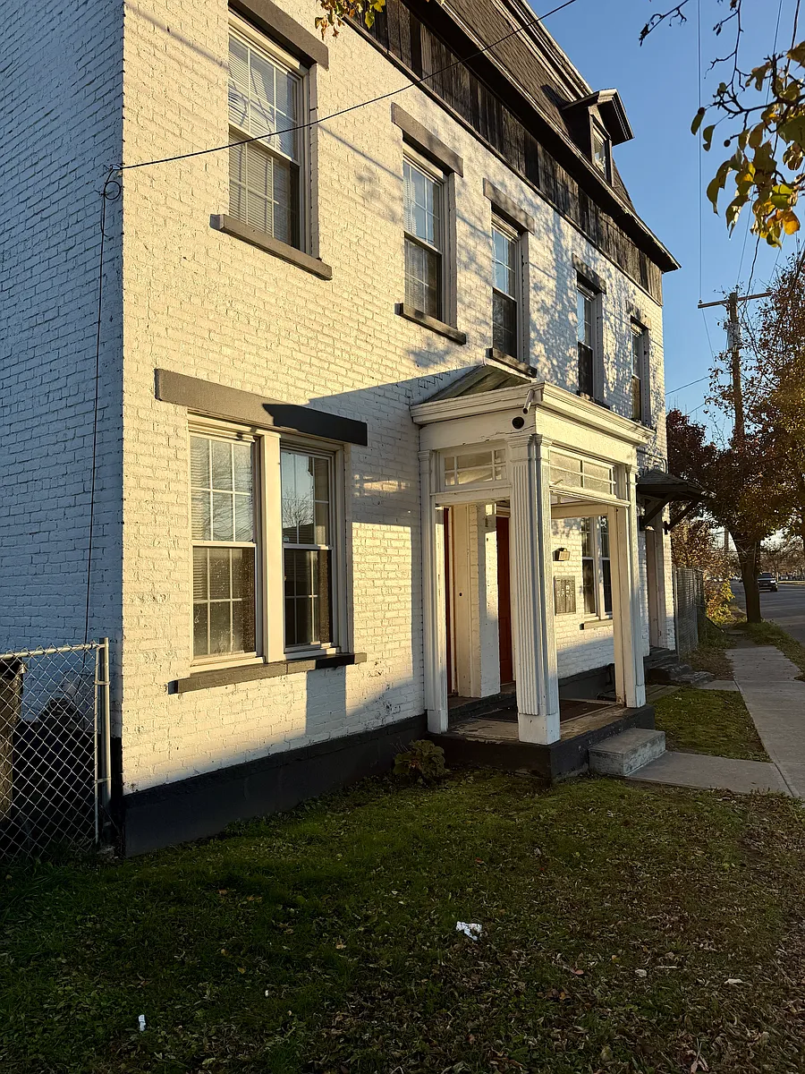 Building Photo - 290 2nd Ave #3
