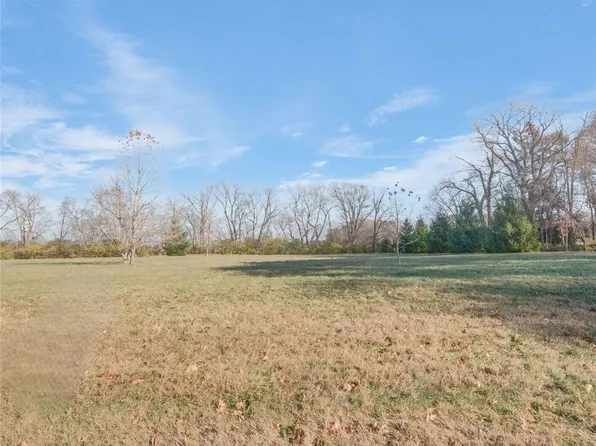 2802 N Brickhouses Rd, Urbana, IL 61802