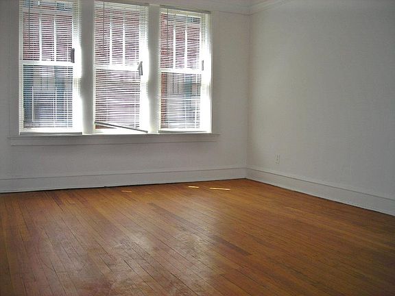 3rd image of 632 W Arlington Pl #19