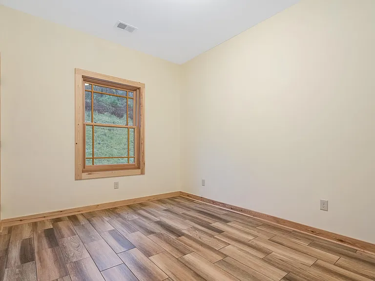 13 Johnston Dr — Photo 12