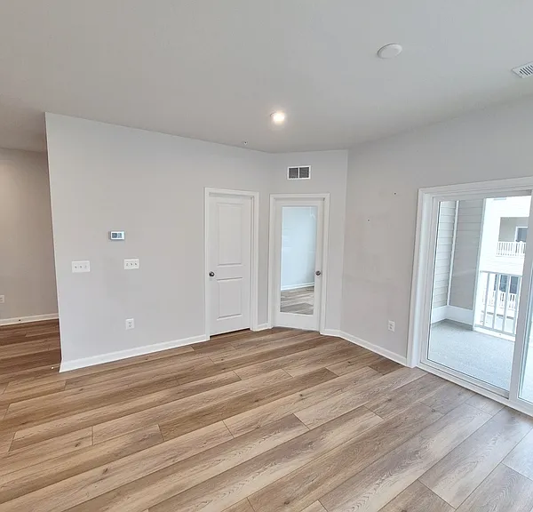 648 Brookwood Glen Ter #B — Photo 9