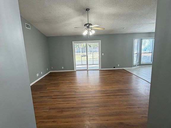 3rd image of 514 Sunnyside Ct